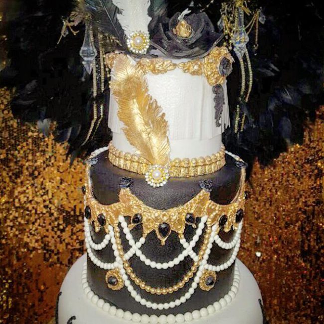Chic Gatsby Themed Wedding Table Cake closeup
