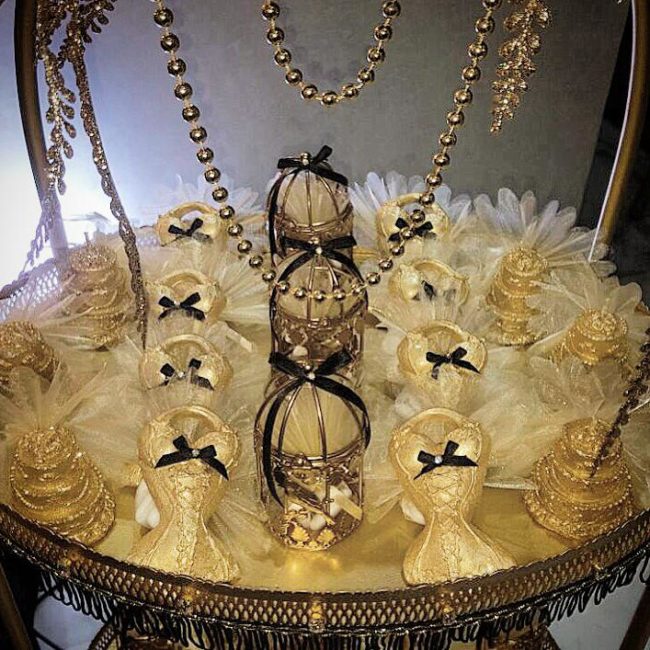 Chic Gatsby Themed Wedding Table Corset Treats