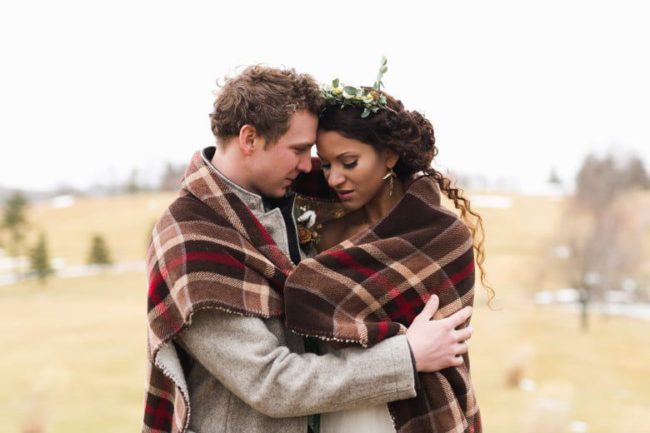 Romantic-Winter-Rustic-Wedding-Bride-Groom-Blanket