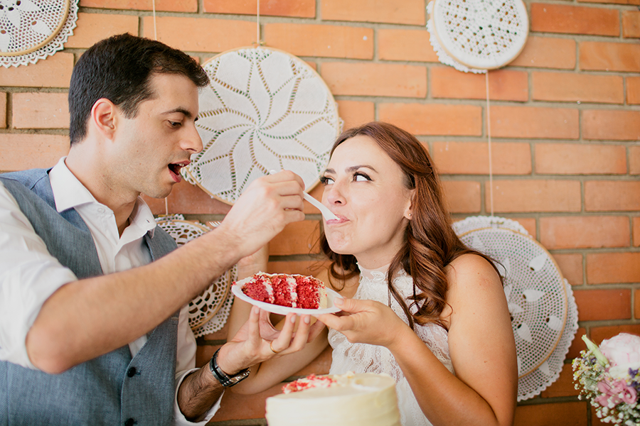 Chic-Boho-Style-Wedding-Couple-Cake